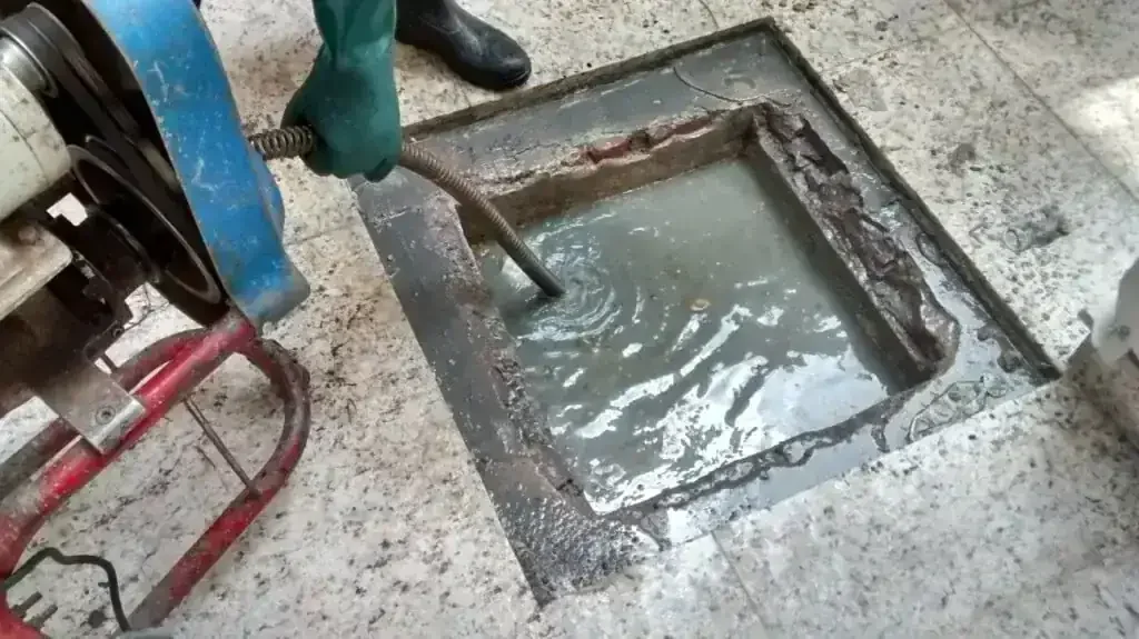 Desentupimento e Limpeza de Caixa de Gordura | CENTRAL DESENTUPIR 24h